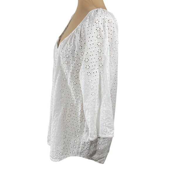 Chaps Eyelet Blouse White Popover V-Neck M Medium 3/4 Sleeve Cotton - Picture 2 of 7